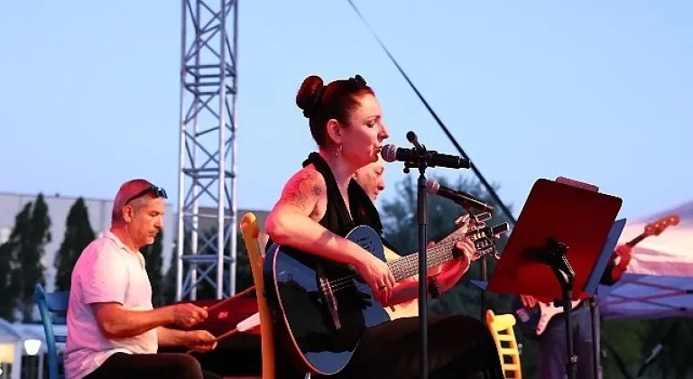 Çankaya Belediyesi, 21 Haziran Dünya Müzik Gününü Uğur Mumcu Parkı'nda düzenlediği konserlerle kutladı