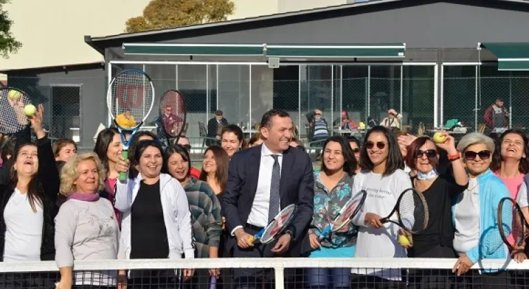 Çay saatinde tenis öğrenmeye ne dersiniz? 
