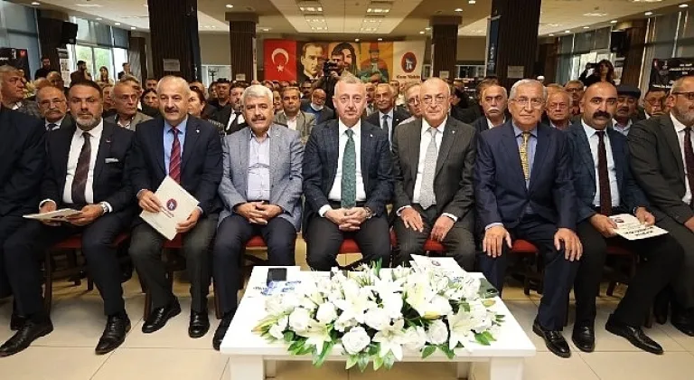 Cem Vakfının çalıştayında Büyükakın'a yoğun ilgi