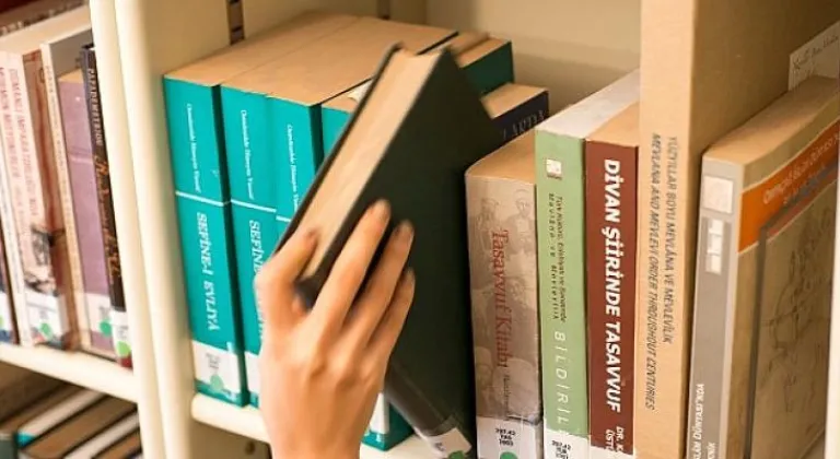 Çevrimiçi Etkinlik: ″Evde Kitaplık Düzenleme Atölyesi″