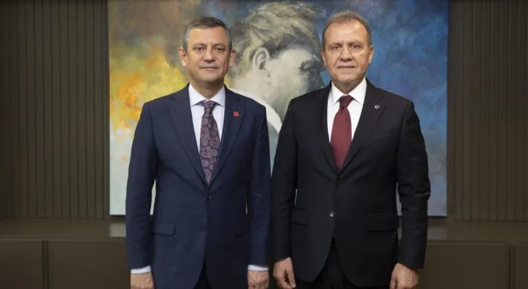 CHP Genel Başkanı Özgür Özel, Mersin Büyükşehir Belediye Başkanı Seçer’i Ziyaret Etti