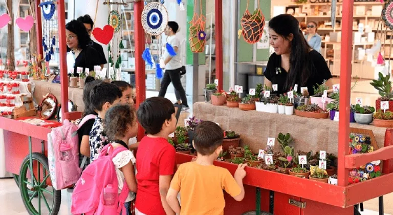 Çiçek Pazarı’nın Çiçekleri Anneler İçin Yerini Aldı