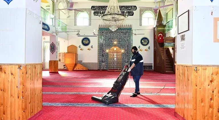 Çiğli'de İbadethanelere Ramazan Temizliği