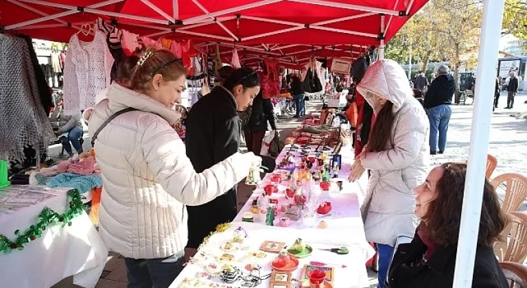 Çiğli'de Yeni Yıl Kermesine Büyük İlgi