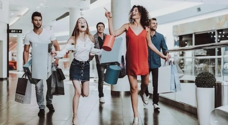 Çılgın alışveriş günlerinde iyi bir müşteri deneyimi için teknoloji yanınızda