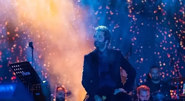 Çim Konserleri'nde Mahsun Kırmızıgül sahne aldı