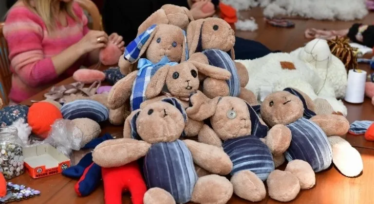 Çocuklara el emeği göz nuru hediyeler Bursa Mustafakemalpaşa'dan