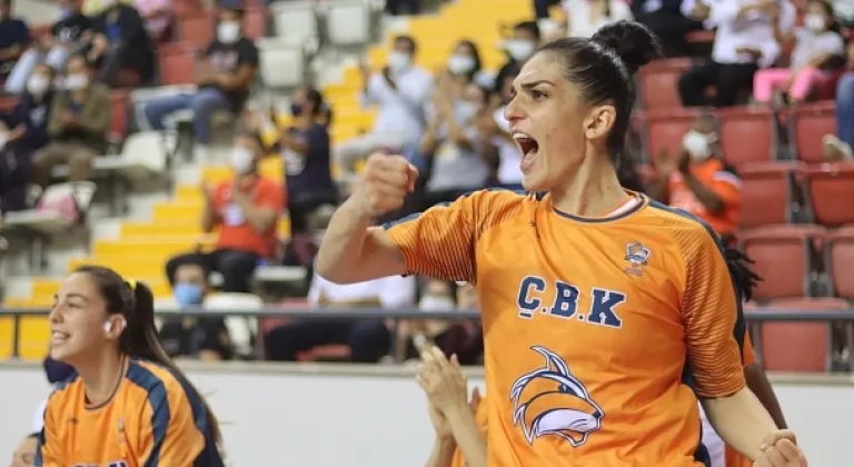 Çukurova voleybol takımı Polonyayı ekibini evinde hezimete uğrattı 106 - 62