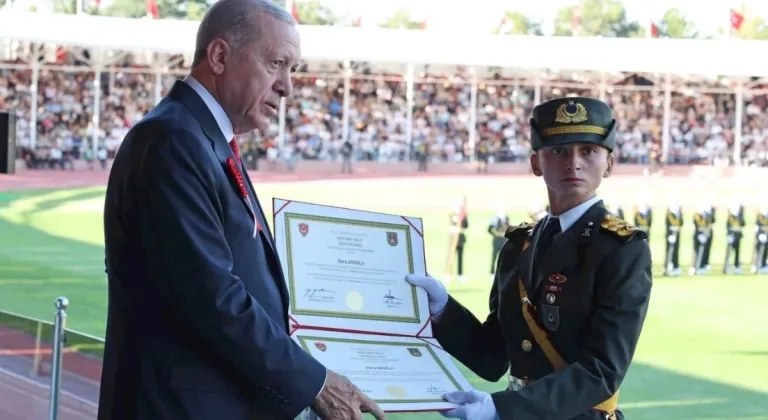 Cumhurbaşkanı Erdoğan, Kara Harp Okulu'nun Mezuniyet Törenine Katıldı