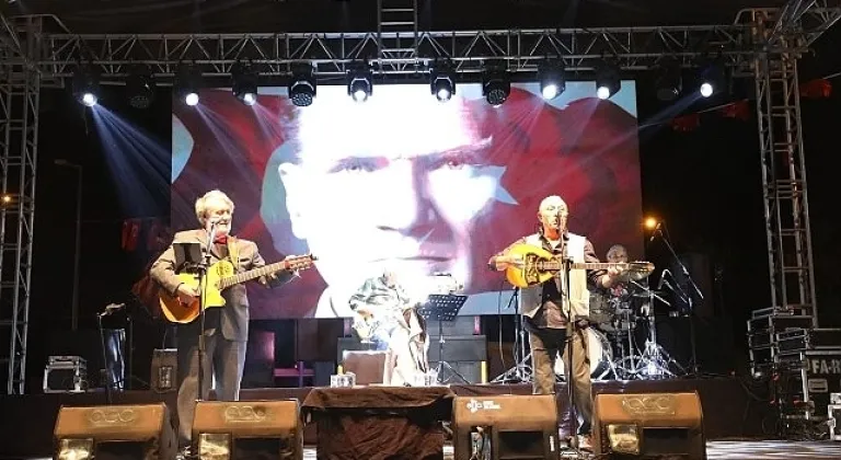 Cumhuriyet Coşkusu Muğla'da Güneş Gibi 'Parla'dı