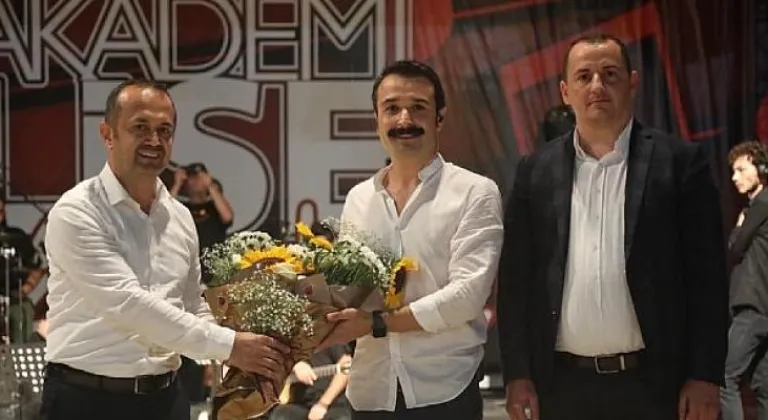 Darıca Sahili Eser Eyüboğlu ile şenlendi