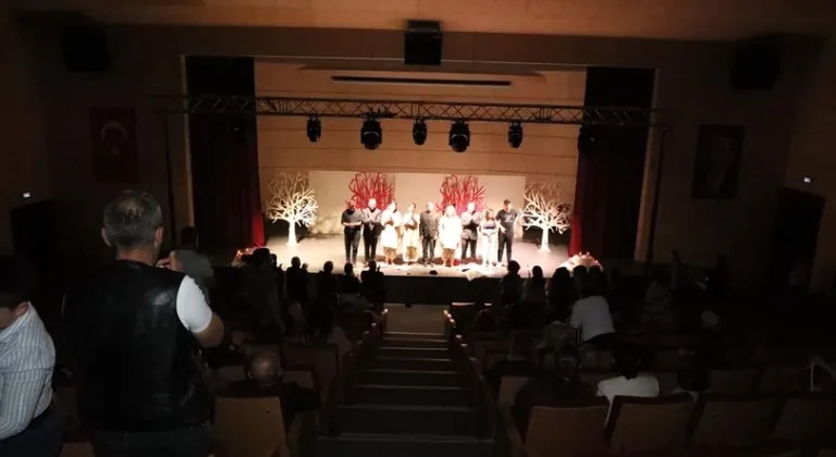 Denizli’de Tiyatro Rüzgârı Sürüyor