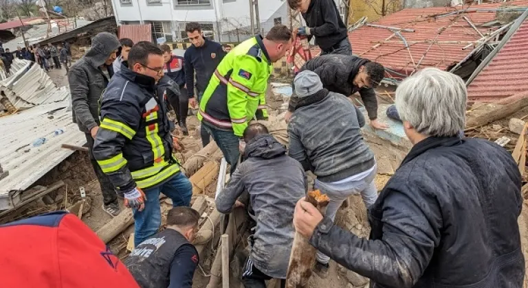 Depremzedelere Mersin'den tüm imkanları ile yanlarında 