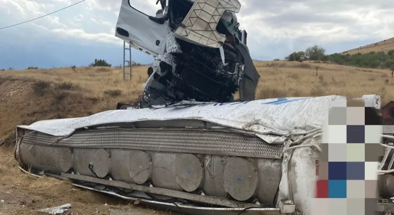 Devrilen yakıt dolu tanker sürücüsü yaralandı  - Videolu Haber
