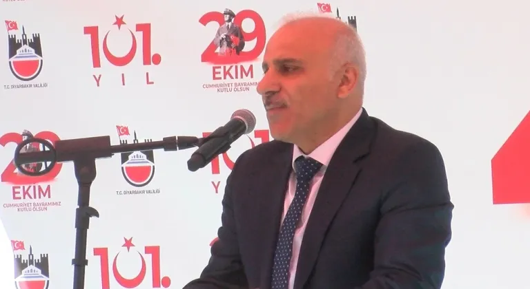 Diyarbakır’da Cumhuriyet Bayramı coşkusu: Vali Zorluoğlu'ndan 'birlik ve beraberlik' vurgusu