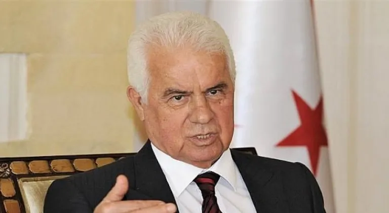 Dr. Derviş Eroğlu, Yakın Doğu Üniversitesi Hastanesi Kalp ve Damar Cerrahisi ekibi tarafından “Karotis” ameliyatına alındı