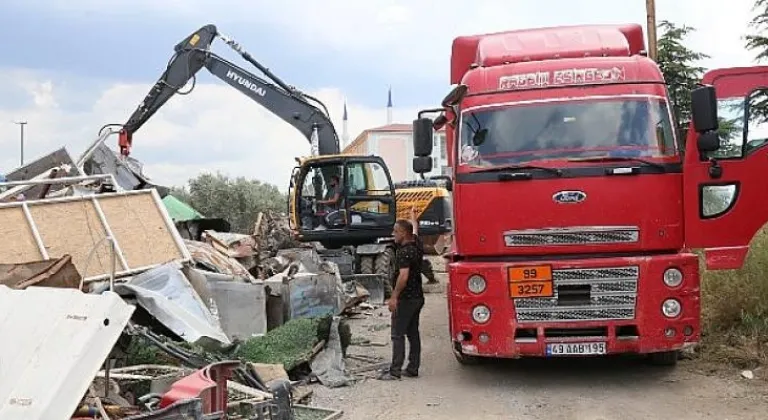 Edremit Belediyesi’nde 25 taşıt ve iş makinesi hurdaya ayrıldı