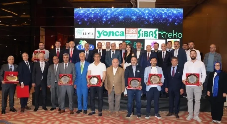 Ege Bölgesi'nin Meyve ve Sebze İhracatçılarından Ödül Zaferi