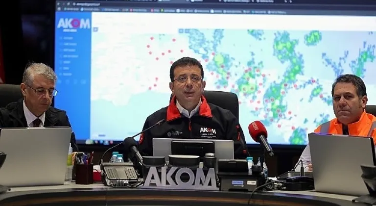 Ekrem İmamoğlu İstanbul'un Karla Mücadelesini AKOM'dan Takip Etti