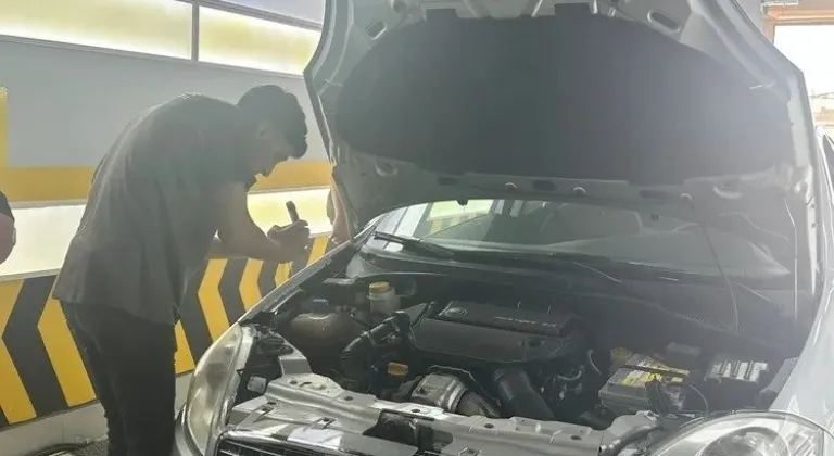 Enkaz altındaki araçlarla yapılan change vurgununa dikkat