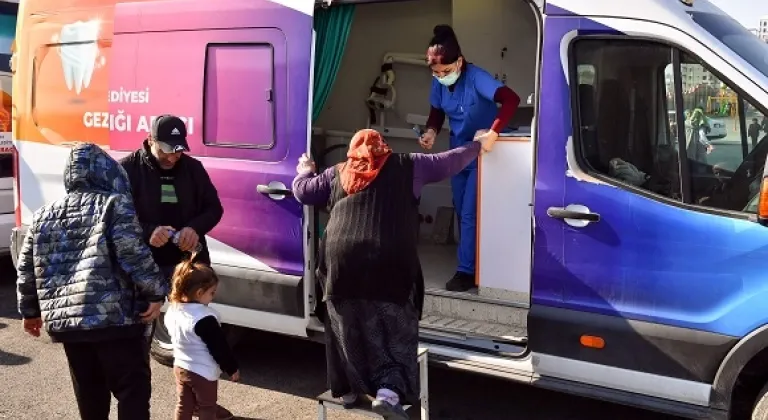 Erdemli ‘de Gezici Sağlık Ekipleri Depremzedelere Hizmete Devam Ediyor