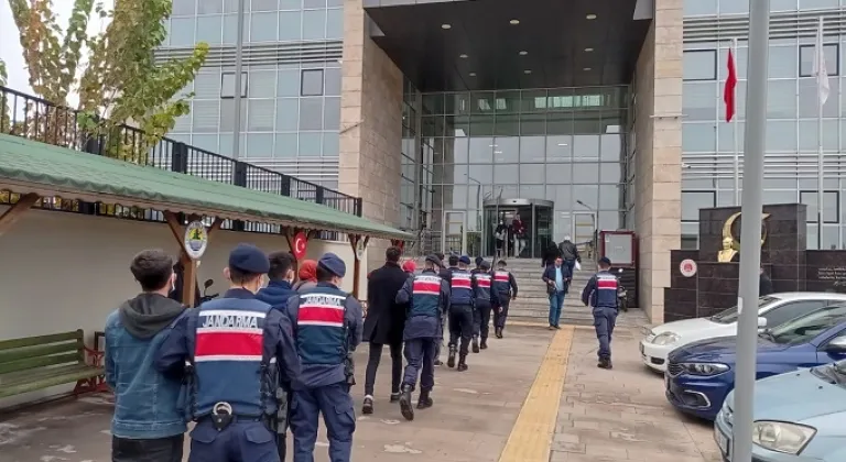 Erdemli Jandarması Hırsızlık şebekesini kıskıvrak yakaladı