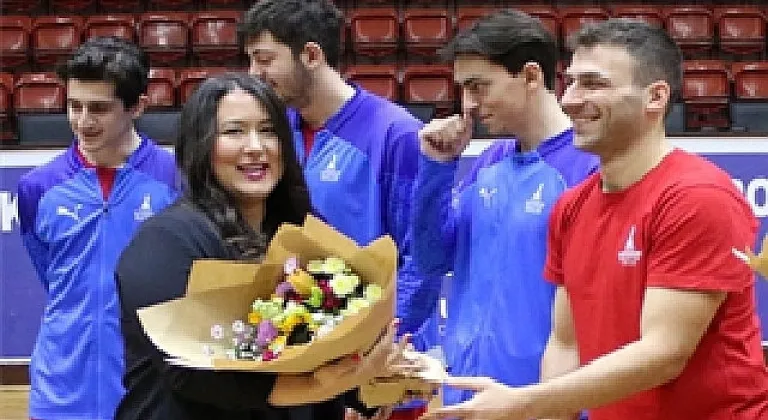 Erkek sporculardan kadınlara 8 Mart jesti