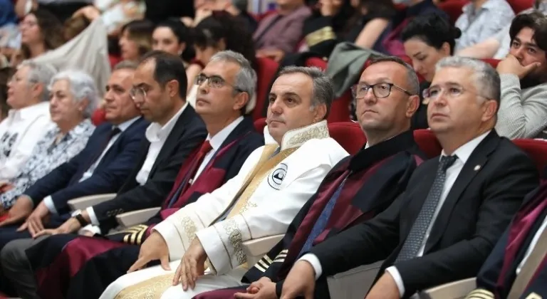 ERÜ Eczacılık Fakültesi'nde Mezuniyet Coşkusu