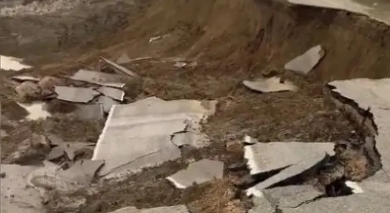 Erzincan-Kelkit Karayolu Çöktü!