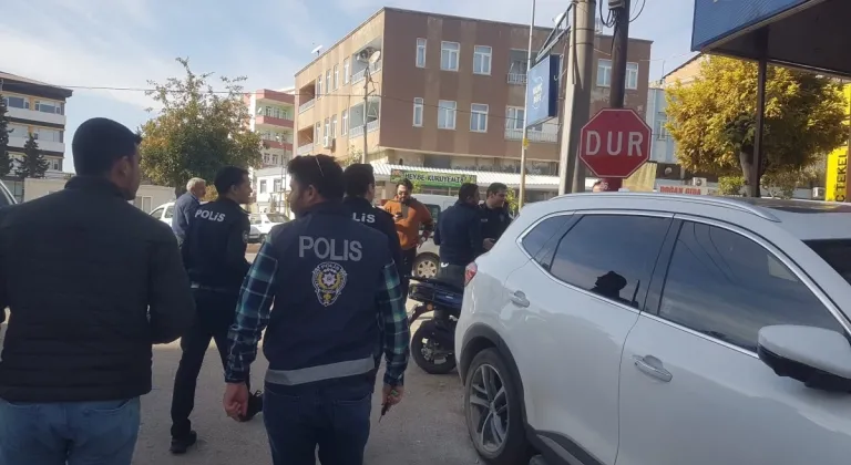 Eşine bıçakla saldırdı: Adıyaman emniyetinin hızlı müdahalesiyle olayı engelledi