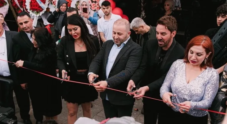 Et-Sever Restaurant ünlülerin katılımıyla açıldı