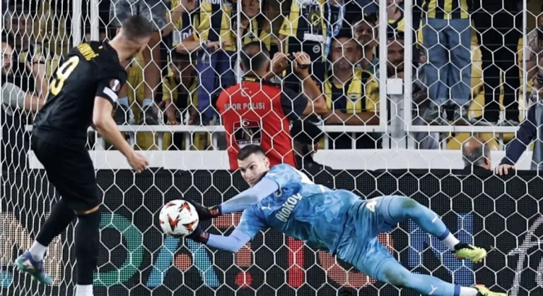Fenerbahçe, UEFA Avrupa Ligi'ne Galibiyetle Başladı