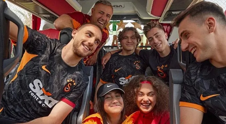 Galatasaray 2022 – 2023 Sezon Dış Saha ve İç Saha Formalarını Tanıttı