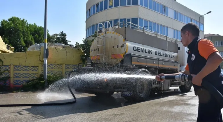 Gemlik'te Yoğun Temizlik Çalışmaları