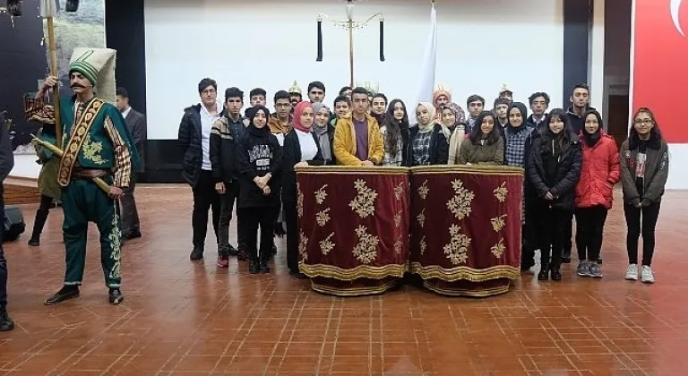 Gençler İstanbul'un Gizli Hazinelerini Keşfe Çıkıyor