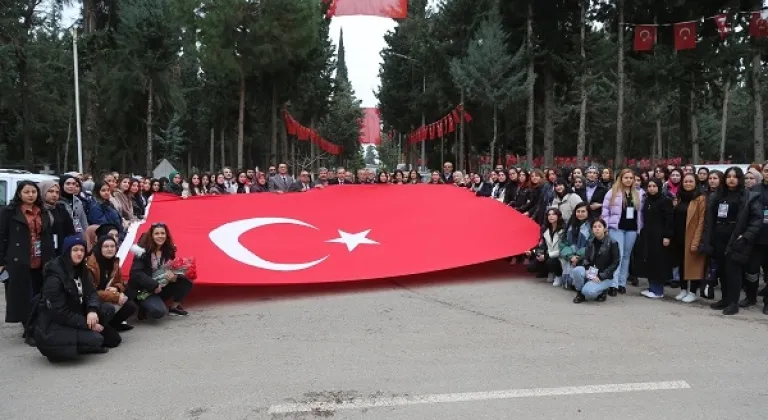 Gençler, Mersin Şehitliği’ni ve Kuvayi Milliye Karargâhı’nı Ziyaret Etti