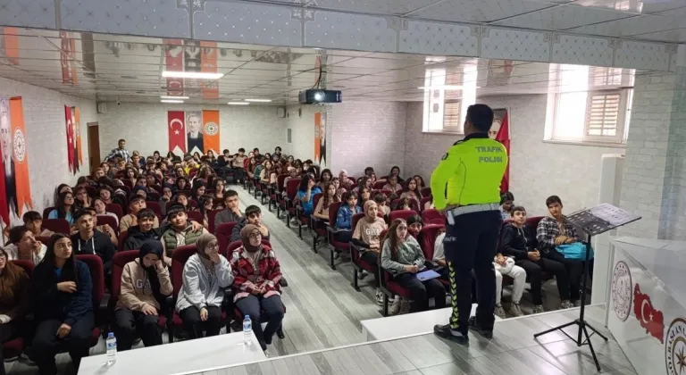 Gölbaşı Emniyet Müdürlüğü'nden öğrencilere trafik ve güvenlik eğitimi