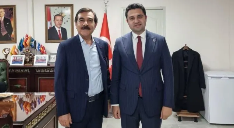 Gölbaşı Kaymakamı Tarık Buğra Seyhan, sanatçı Mehmet Seske’yi makamında ağırladı
