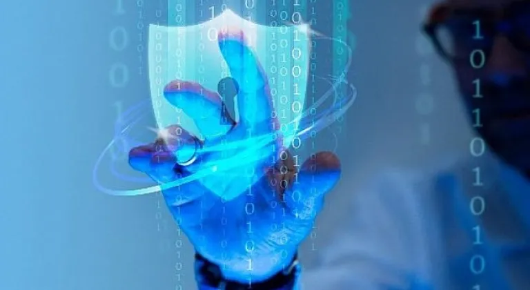 Hackerlerin Gözü Seyahate Çıkanların Üstünde