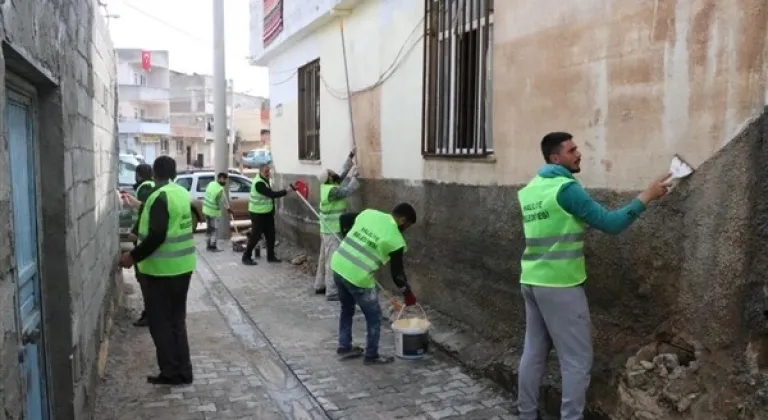 Haliliye Belediyesi, hasar alan evlerde boyama çalışmalarına başladı