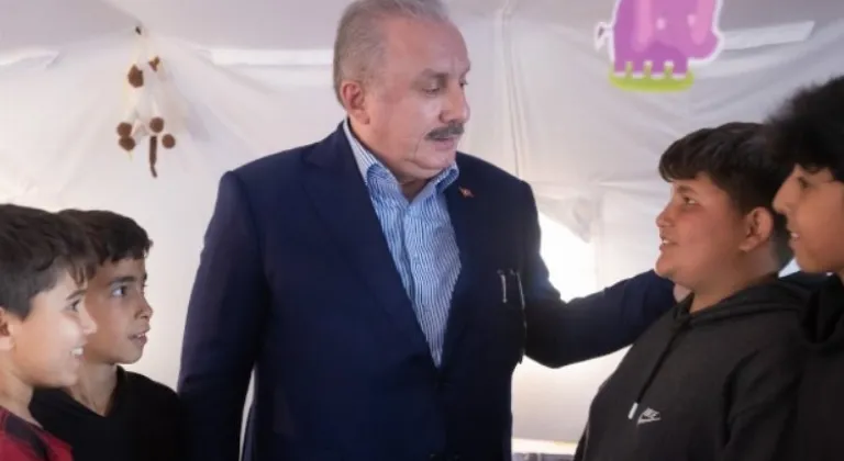 Hatay'da çadır kentleri ziyaret etti