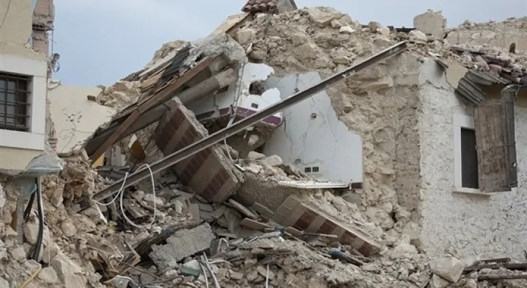 Hatay’da enkazdan çıkartılan ziynet eşyaları sahiplerine teslim ediliyor