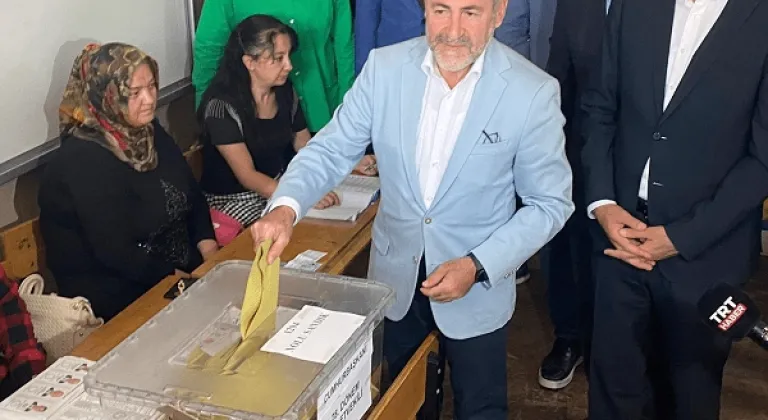 Hazine ve Maliye Bakanı Nebati Mersin'de oyunun kullandı