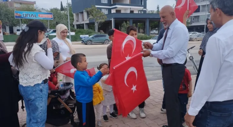 Hedef Kızılelma Derneği: 'Çocuklarımıza Türk Bayrağı armağan ettik'  - Videolu Haber