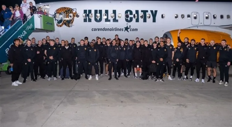 Hull City, taraftarıyla birlikle Antalya'ya geldi