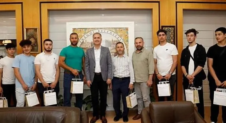 İngiltere’de Yaşayan Türk Öğrenciler, Kültürlerini Öğreniyor