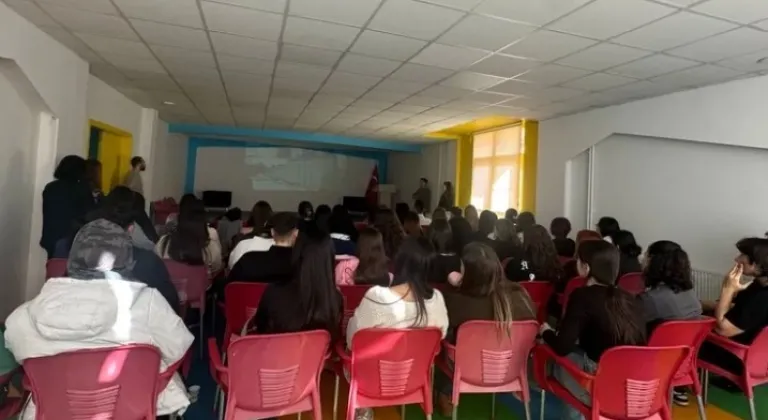 İstanbul Bakırköy'deki Öğrenciler Geleceğe Umutla Bakıyor