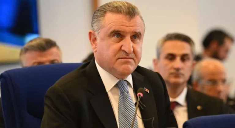 İstanbul'da deprem sonrası yurtlarla ilgili açıklama: 'Çok şükür bir problem bulunmamaktadır'