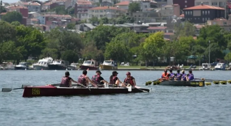 İstanbul'da 'Haliç Su Sporları'na renkli açılış