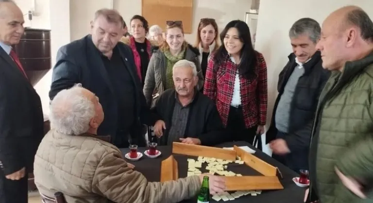 İYİ Partililerden İzmit'te 'çat kapı'
